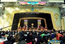 풍물 한가락 관람하는 시민들