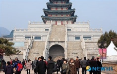 설날 나들이객으로 붐비는 국립민속박물관