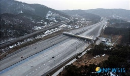 한산한 모습의 톨게이트