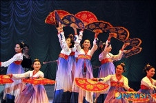 고려인 설날,고려극장 가무단의 부채춤