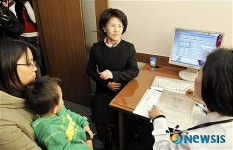 영유아 건강검진기관 방문한 진수희 장관