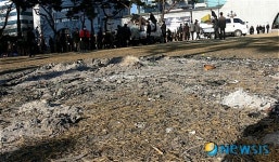 전주시청 앞 행정대집행, 10여분만에 정리