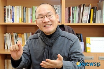'한총련 의장에서 복지관장까지' 강위원씨 눈길