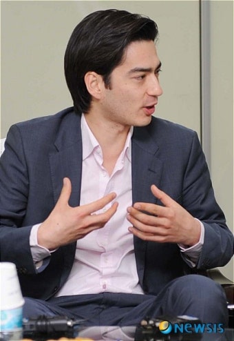 취임 소감 전하는 광주시향 신임 지휘자