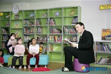 마포구, 꿈나래어린이영어도서관 개관