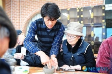 쾌연재도자미술관 정연택 관장의 도자만들기