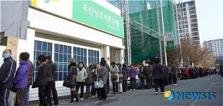 끝이 보이지 않는 예금인출 행렬