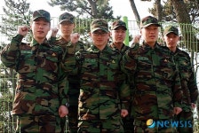 [종합]군과 해경 신속 대응, 방파제 실족 여성 목숨 구해