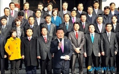 개회사하는 김명수 대표의원