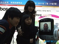 로봇이 선생님…영어 공개수업 실시