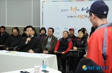 시민들과 대화나누는 오세훈 시장