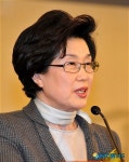 인사말 하는 최경희 의원