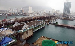 속살 드러낸 영도대교 도개구간