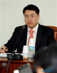 발표하는 오병주 위원장