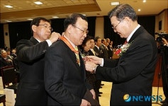 충북도교육청, 훈포장 전수식