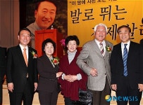 최형우 전 내무부장관과 이재오특임장관 함께