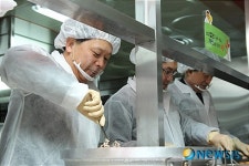 밥 퍼는 이성 구로구청장