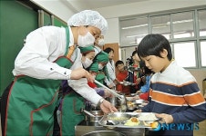 배식봉사 나선 이제학 양천구청장