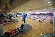 새롭게 단장한 볼링장