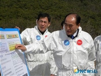 구제역 매몰 설명하는 이시우 보령시장