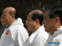 매몰 현황 보고 받는 장관과 행정부지사, 금강청장