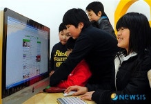 즐겁게 컴퓨터 하는 벽량초등학교 학생들