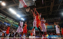 전자랜드 서장훈의 골밑슛