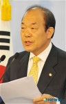 성명서 발표하는 김영진 의원