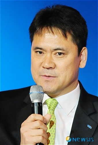 인사말하는 삼성생명 이호근 감독