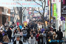 평온한 명동거리