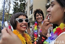 분장 고치는 부림축제 참가여성들