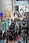 붐비는 코엑스 홀