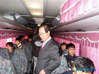 한국폴리텍항공대학의 ‘통학버스 타는 학장님’