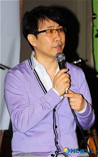 인사말 하는 가수 장두석