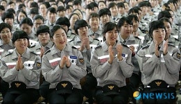 중앙경찰학교 신임순경 교육생들의 미소