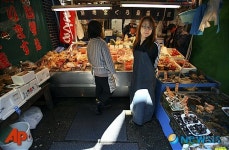 [일본 대지진]손님 기다리는 어시장 주인들