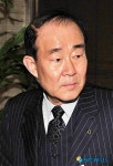 굳은표정으로 삼부토건 들어서는 정진우 사장