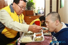 철원 장애인요양원에서 자원봉사하는 종로구청