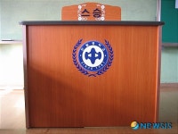 대전 한밭중, 교권신장등 위해 스승 써넣은 교탁 설치