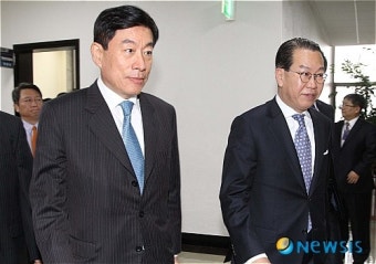 국회 정보위 출석하는 원세훈 원장과 권영세 정보위원장