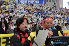 정진숙의원 결의문 낭독