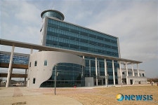 신안군청사 分郡 42년 만에 압해도 이전