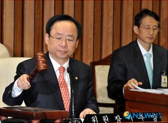 사법제도개혁특위 개회하는 이주영 위원장