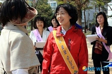 주민들에게 불편사항 경청하는 송파구청장
