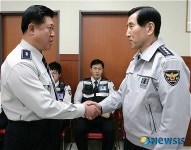 유공자 포상하는 조현오 청장