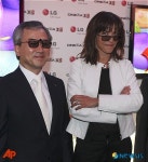 LG 3D 스크린 시청하는 배우 소피 마르소