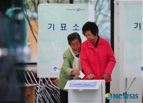 [4·27재보선] 청송회관에 설치된 영월군 한반도면 제1투표소