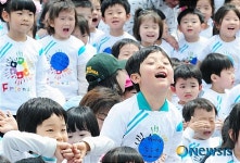 즐거운 인형극 관람