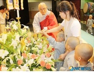 관불의식 행하는 밀양의 동자승