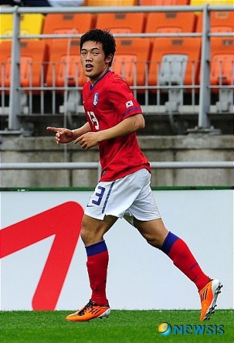 첫 골 넣은 대한민국 이기제